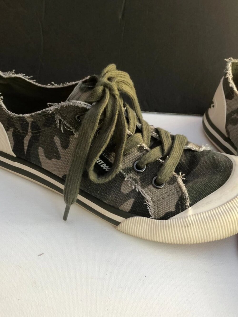 Rocket Dog Women& Sneaker Canvas Lace-up Gray Camo Shoes Sz 6.5 Frayed Edges - Picture 3 of 13